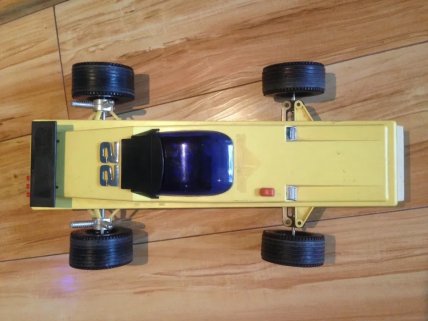 игрушечная машинка