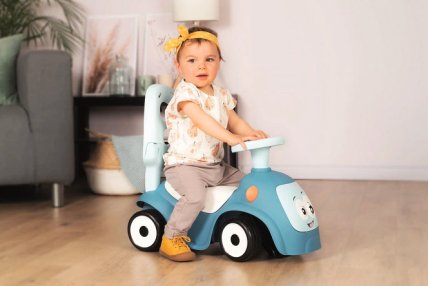 Дитина на толокарі