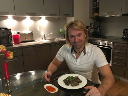 Готовим с Олегом Винником: хек в кунжутной панировке