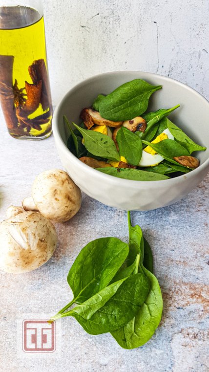 Салат со шпинатом и беконом