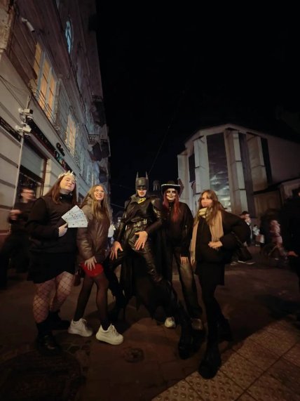 Бетмен позує у Львові в Гелловін