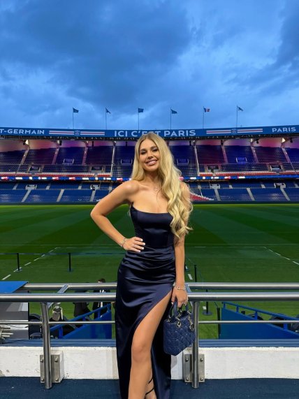 Ангелина Забарная на стадионе ПСЖ