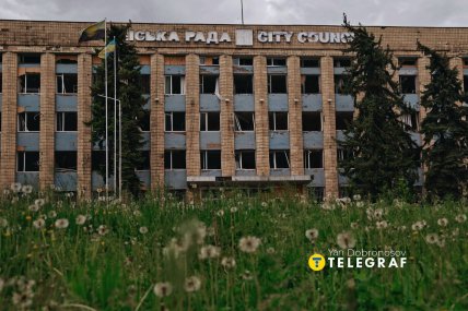 Знищена будівля міської ради Дружківки