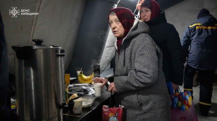 Пожилая женщина Пункты Вышгородской несокрушимости