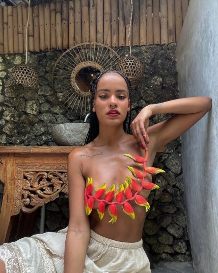 Нара Баптиста топлес