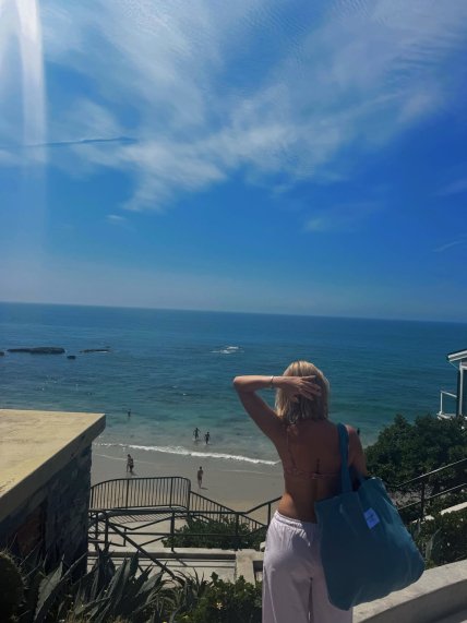 Джордін Джонс відпочила на пляжі