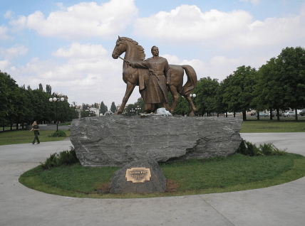 Памятник козаку Кривому Рогу