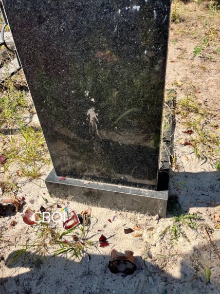 Последствия вандализма на могилах