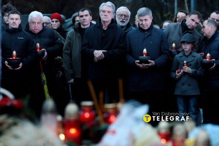 Виктор Ющенко почтил память жертв Голодомора