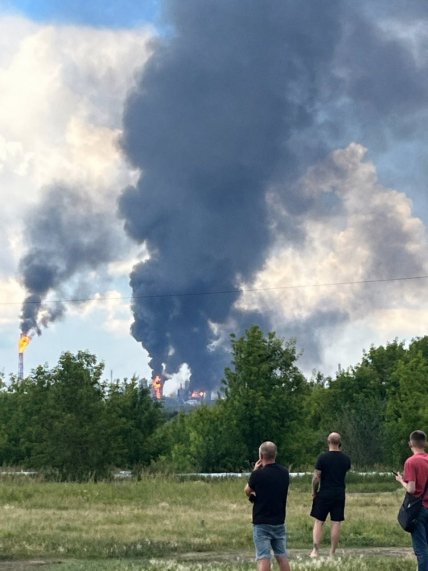 Омский НПЗ горит после атаки украинских дронов