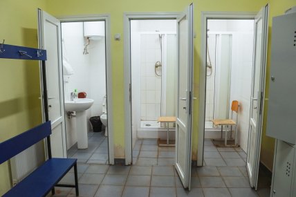 В транзитному центрі можна прийняти душ та перепочити