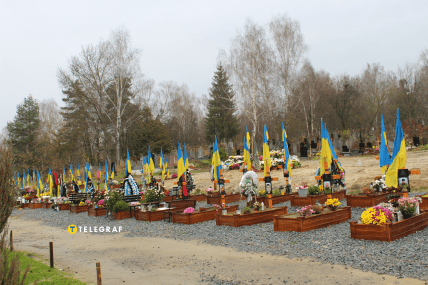 Поховання військових на Голосківському цвинтарі /Галина Михайлова, "Телеграф"