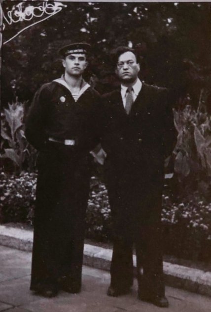 Григір Тютюнник служив на флоті