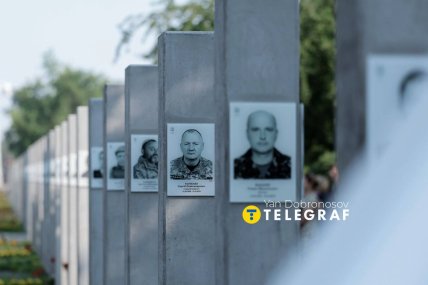 В Деснянском районе открыли Аллею Героев