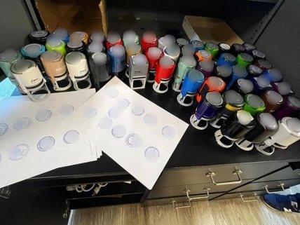 Обшуки з автоматами у власників "Криївки" та "Пʼяної вишні" обурили мережу: у чому їх звинувачують та що знайшли силовики 10 Обшуки з автоматами у власників "Криївки" та "Пʼяної вишні" обурили мережу: у чому їх звинувачують та що знайшли силовики ФОТО