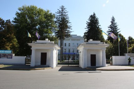 Вхід до Полтавської політехніки