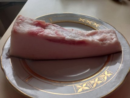 Шматок справжнього сала зі спини