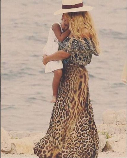 Бейонсе поделилась трогательным фото с дочкой