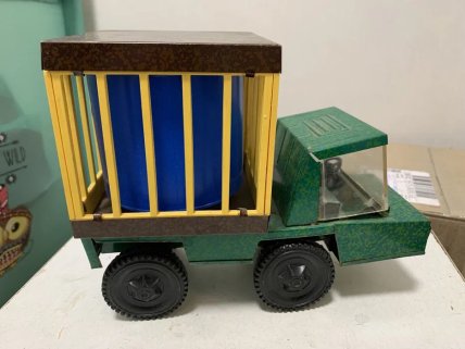 игрушечная машинка