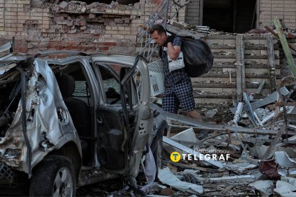Чоловік на місці прильоту. Фото Ян Доброносов "Телеграф"