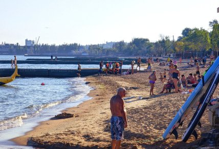 Пляж у Маріуполі