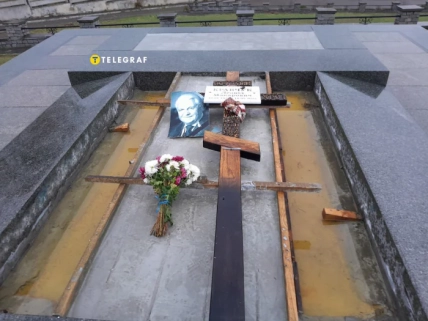 Був скромний хрест, а тепер розкішний пам'ятник: як виглядає зараз могила Кравчука (фото)