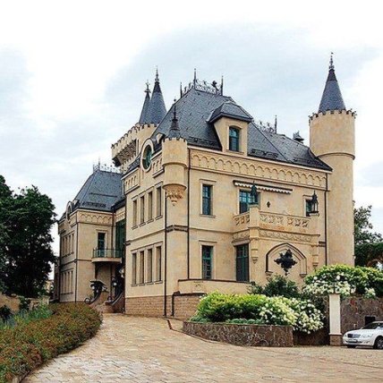 замок пугачовий у грязі