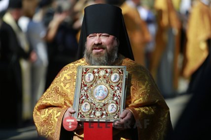 Украинское духовенство прибывает на молитву с патриархом Варфоломеем