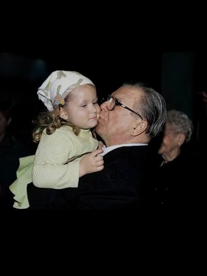 Ференц Пушкаш с правнучкой