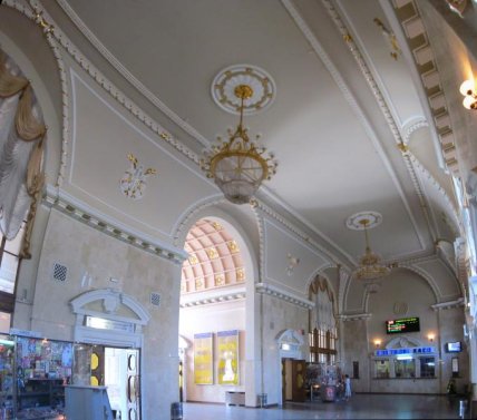 Станция Ясиноватая внутри