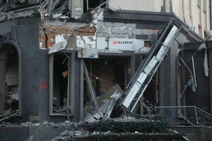 Последствия ракетного удара по Киеву 31.12.2022 — гостиница в Соломенском районе