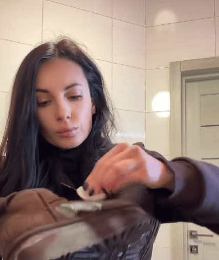 Как убрать белые следы на уггах после снега