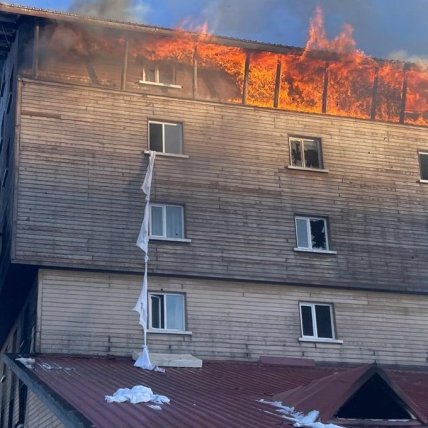 Пожежа в готелі в Туреччині забрала життя 76 людей: очевидці розповіли деталі трагедії (фото)