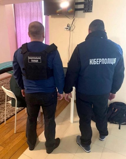 Масажист в Івано-Франківську знімав секс з клієнтами на відео - його затримали