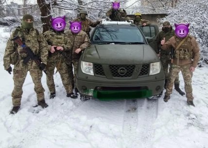 Бойцы ВСУ с автомобилями