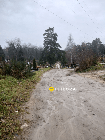 Дороги на Голосківському кладовищі