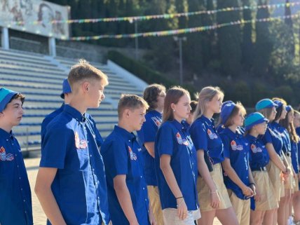 Церемония поднятия флага РФ в Артеке в 2025 году