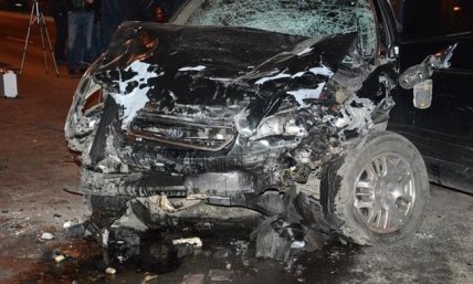 В Днепропетровске иномарка упала с моста в Днепр