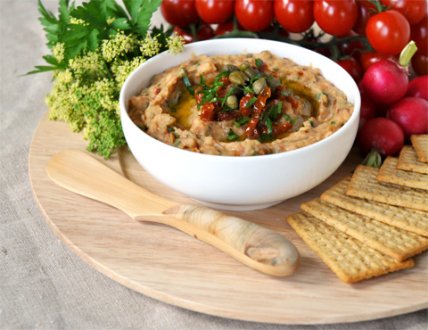 Паштет из белой фасоли с вялеными томатами и травами