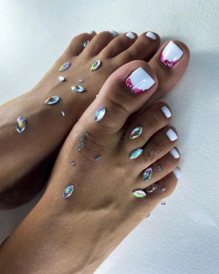 Тренды педикюра 2023 - фото