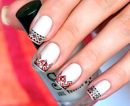 Маникюр с вышивкой 2023 - стильные идеи