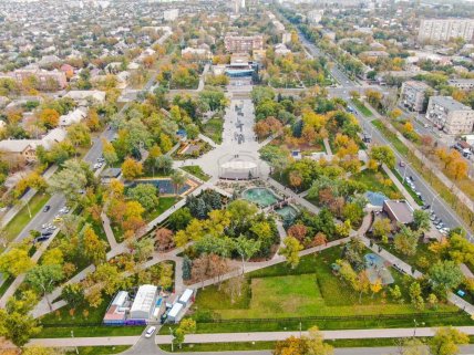 Парк Веселка в Маріуполі в 2021 році