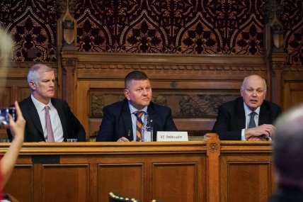 Залужний у парламенті Британії