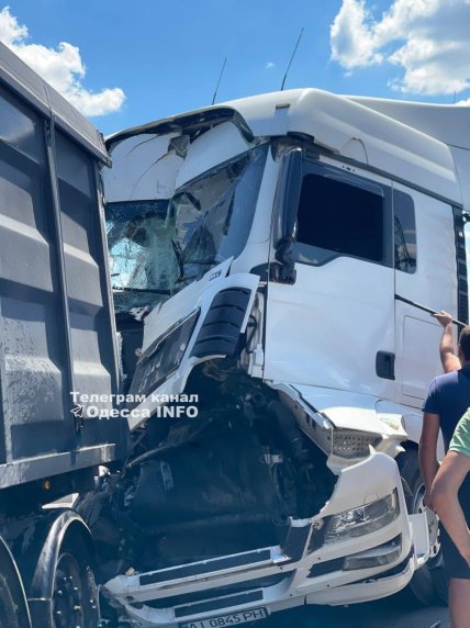 Аварія з вантажівкою в Одеській області