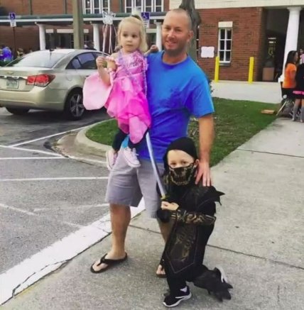 Во Флориде 7-летний спас отца и сестру