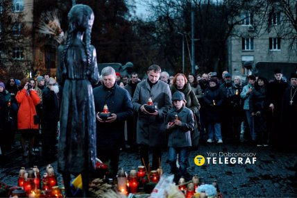 Алексей Михайличенко и Леонид Буряк почтили память жертв Голодомора