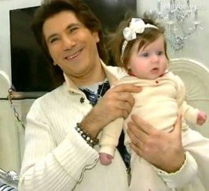 Впервые известный певец Авраам Русо показал снимок второй дочери