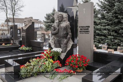 Как выглядит могила Евгения Кушнарева