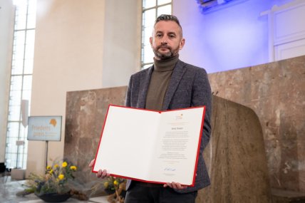 Фото Сергея Жадана на вручении премии