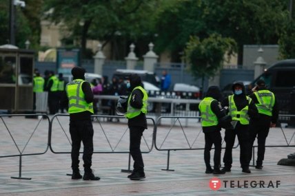 Полиция усиленно охраняет правительственный квартал 23 сентября